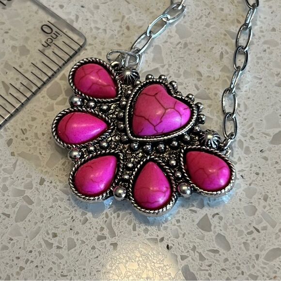 Vintage style fake Turquoise heart shaped Pendant Necklace in western style - Picture 2 of 9